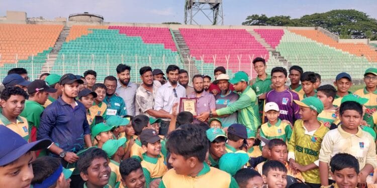 তারকাদের কাছে পেয়ে আনন্দে মেতে উঠলেন গ্রীণ সিলেটের খুদে ক্রিকেটাররা