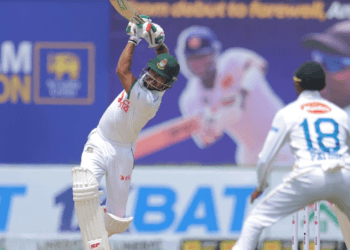 ৩০০ ছাড়িয়েছে বাংলাদেশ, থামলেন অধিনায়ক শান্ত