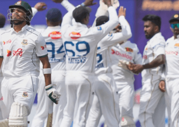 মুশফিক-শান্তর ব্যাটে বিপর্যয় সামলিয়ে লাঞ্চ বিরতিতে বাংলাদেশ