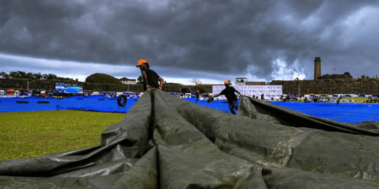 গলে বৃষ্টি থেমেছে, শুরু হবে খেলা