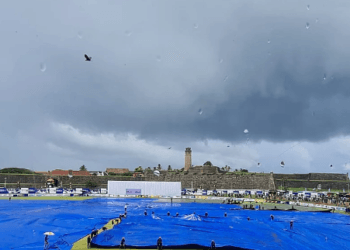 গলে বৃষ্টি থেমে রোদ উঠেছে, ওভার না কমিয়েই শুরু হচ্ছে খেলা