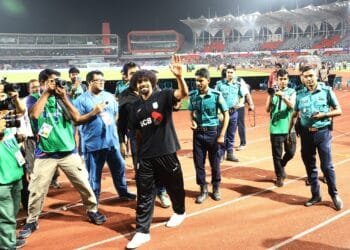 শেফিল্ডে হামজার দৈনিক আয় ছিলো ৮ লাখ টাকা, খেলবেন চ্যাম্পিয়ন্স লিগে!