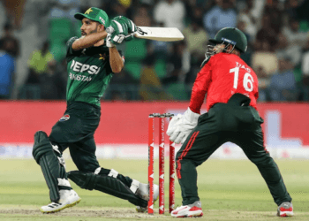 হারিসের সেঞ্চুরিতে ধবলধোলাই বাংলাদেশ