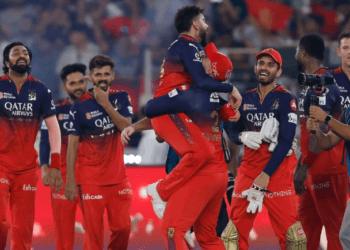 অবশেষে বিরাট কোহলির হাতে আইপিএল শিরোপা