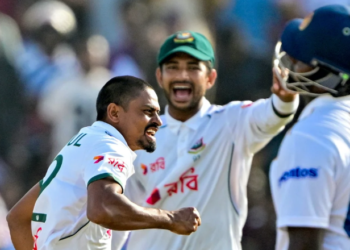 রিভিউ নিয়ে অবশেষে প্রথম উইকেটের দেখা পেলো বাংলাদেশ