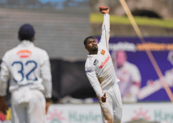 যে কারণে বাংলাদেশের বিপক্ষে দুই হাতে বল করলেন লঙ্কান ‘রহস্যময়’ স্পিনার