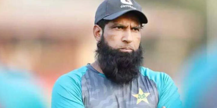 পাকিস্তানের কোচের পদ থেকে পদত্যাগ করলেন ইউসুফ