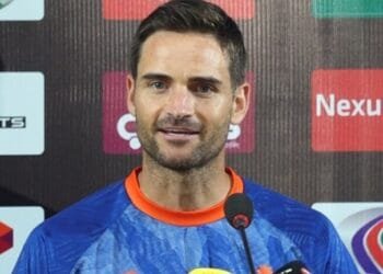 বাংলাদেশের দূর্বলতাকে কাজে লাগাতে চান কুক