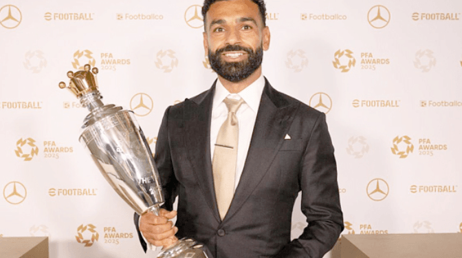 ইতিহাস গড়ে বর্ষসেরা ফুটবলার হলেন মোহাম্মদ সালাহ