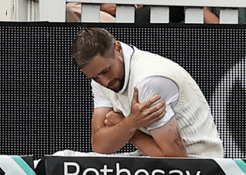 ইংল্যান্ডের জয়ের জন্য প্রয়োজনে ‘জীবন ঝুঁকির মুখে’ ফেলবেন ওকস