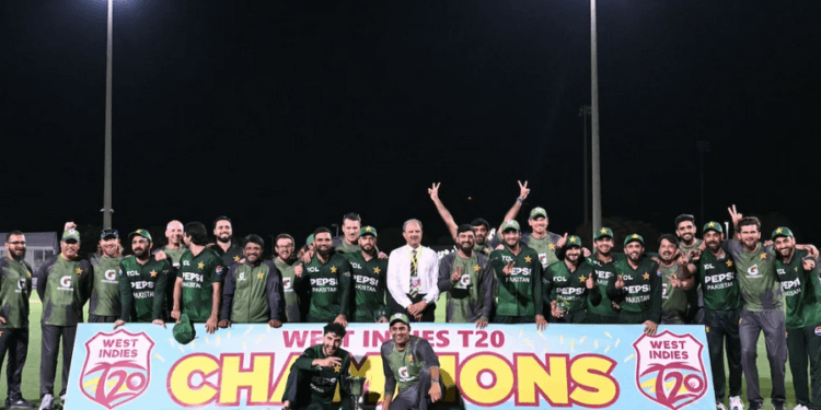 সিয়াম-ফারহানের ব্যাটে সিরিজ পাকিস্তানের