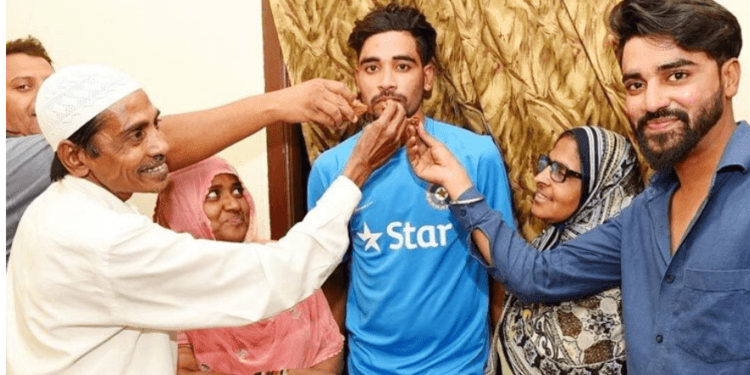 বাবার কবর জিয়ারত, মায়ের দোয়া আর কোহলির অনুপ্রেরণাতেই সিরাজ অনন্য