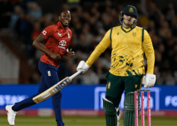 ইংল্যান্ডের রেকর্ডের রাতে বিধ্বস্ত সাউথ আফ্রিকা