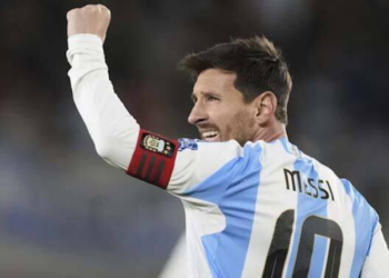 জোড়া গোল করে হাত নেড়ে ‘গুড বাই’ বললেন মেসি