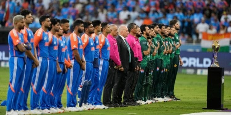 শ্বাসরুদ্ধ ফাইনালে পাকিস্তানকে হারিয়ে এশিয়া কাপ চ্যাম্পিয়ন ভারত