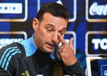 আর্জেন্টিনার মাঠে মেসির বিদায়ী ম্যাচ, কান্নাভেজা কণ্ঠে যা বললেন স্কালোনি