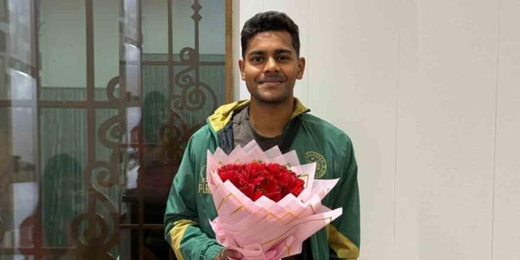 ঢাকায় পৌঁছেছেন সামিত সোম