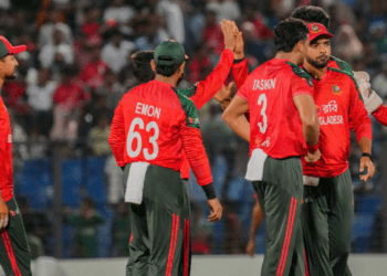 নিষ্প্রাণ বোলিংয়ে ধবলধোলাই বাংলাদেশ