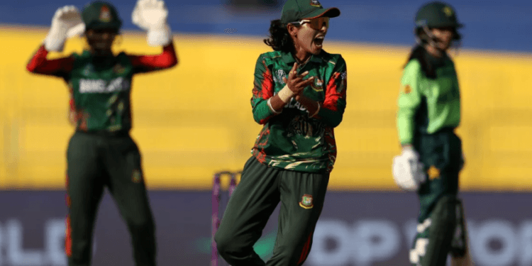 পাকিস্তানকে ১২৯ রানে গুটিয়ে দিলো বাংলাদেশ