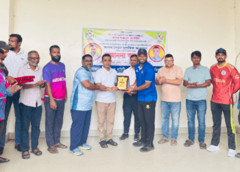 হবিগঞ্জে সংবর্ধিত হলেন কোচ নাজমুল হোসেন