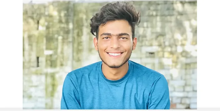 স্কুল শিক্ষক বাবাকে কোটিপতি বানালো ছেলে