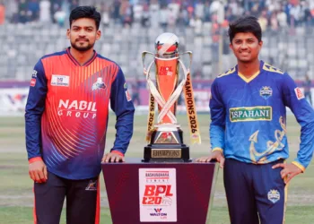 অবশেষে দেখা মিললো হীরকখচিত বিপিএল ট্রফির, আগে ব্যাটিংয়ে রাজশাহী