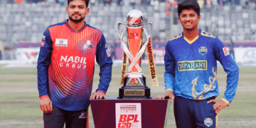 অবশেষে দেখা মিললো হীরকখচিত বিপিএল ট্রফির, আগে ব্যাটিংয়ে রাজশাহী