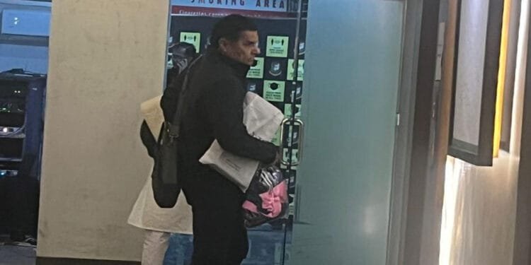 মাঠে আসেনি দ্বিতীয় ম্যাচের কোনো দল, মাঠ ছেড়েছেন ধারাভাষ্যকাররা