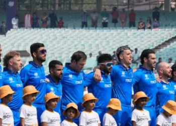 ফাঁকা গ্যালারিতে চলছে বাংলাদেশের বদলে খেলা স্কটল্যান্ডের ম্যাচ