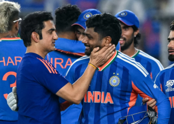 দ্রাবিড়, লক্ষ্মণ-অজিত আগারকারকে শিরোপা উৎসর্গ ভারতের