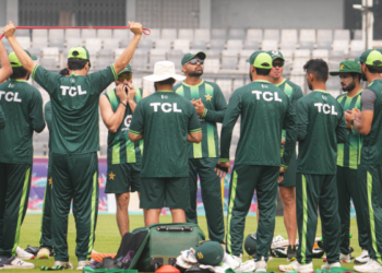 পাকিস্তানের একাদশে অভিষিক্ত চার, বাংলাদেশ একাদশে ফিরেছেন আফিফ