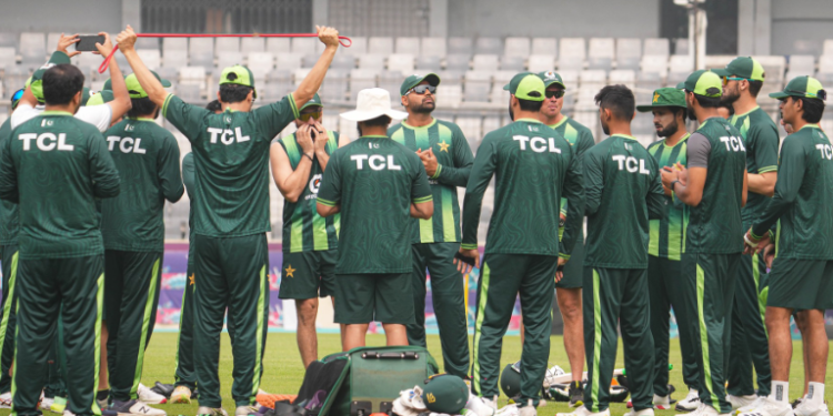 পাকিস্তানের একাদশে অভিষিক্ত চার, বাংলাদেশ একাদশে ফিরেছেন আফিফ