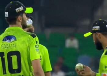 বল টেম্পারিং করে নিষিদ্ধ হতে যাচ্ছেন ফখর জামান