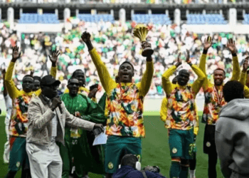 ‘কেড়ে নেওয়া’ ট্রফি নিয়েই আনন্দ-উৎসবে সাদিও মানেদের সেনেগাল