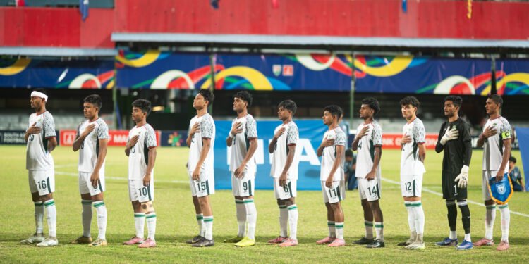 সাফ চ্যাম্পিয়ন কিশোরদের পুরস্কার দিচ্ছে সরকার