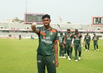 নিউজিল্যান্ডকে ২০০ পার করতে দিলো না নাহিদ রানারা