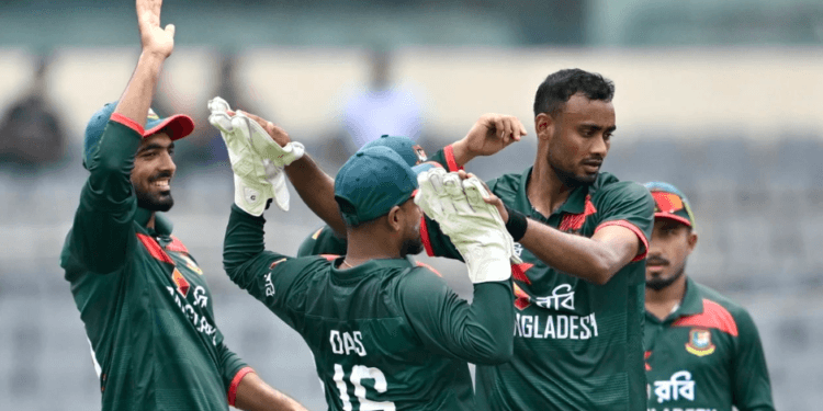 বাংলাদেশকে চ্যালেঞ্জিং লক্ষ্য দিলো নিউজিল্যান্ড