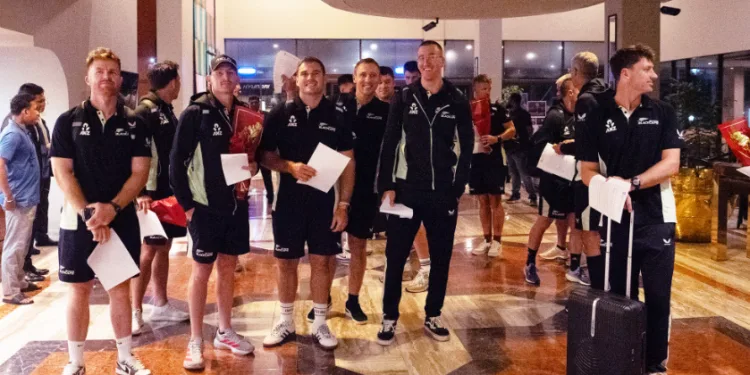 মধ্যরাতে ঢাকায় আসলো নিউজিল্যান্ড দল