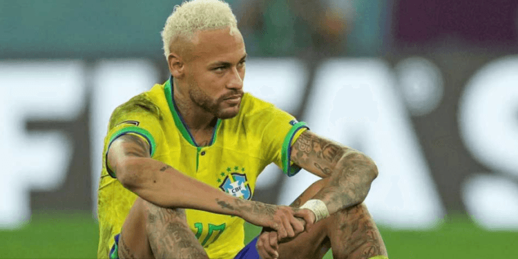 বিশ্বকাপ খেলতে চান নেইমার, পায়ে হঠাৎ অস্ত্রোপচার
