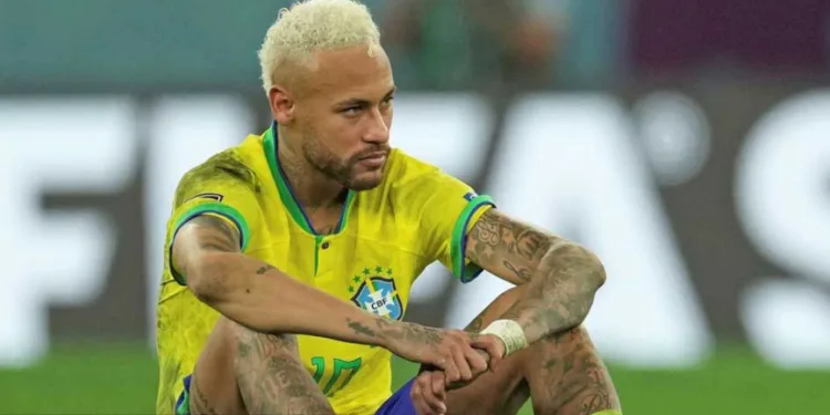 বিশ্বকাপ খেলতে চান নেইমার, পায়ে হঠাৎ অস্ত্রোপচার