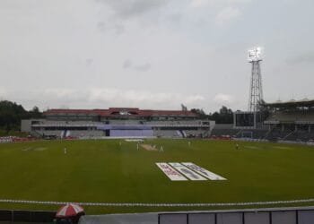 সিলেটে রোদেলা সকালে বাংলাদেশের দাপট