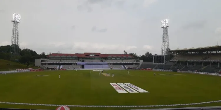 সিলেটে রোদেলা সকালে বাংলাদেশের দাপট