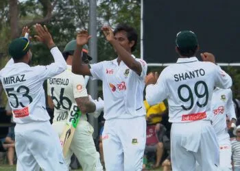 টাইগার বোলিং তোপে বিপর্যয়ে অস্ট্রেলিয়া