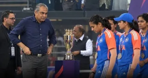 নকভির হাত থেকে এশিয়া কাপের ট্রফি গ্রহণ করল না ভারত
