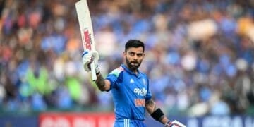 ওয়ানডেতে ১৫ হাজারি ক্লাবে কোহলি, ভাঙলেন শচীনের রেকর্ড