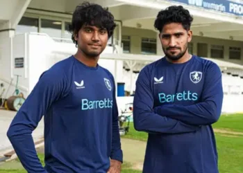 কাউন্টিতে দুই বাংলাদেশী হাসান-খালেদ জুটির দুর্দান্ত বোলিংয়ে সাত উইকেট