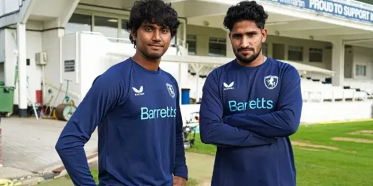 কাউন্টিতে দুই বাংলাদেশী হাসান-খালেদ জুটির দুর্দান্ত বোলিংয়ে সাত উইকেট