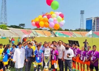 ঢাকার টিকিট পেতে সিলেটে লড়ছে ৬ একাডেমি