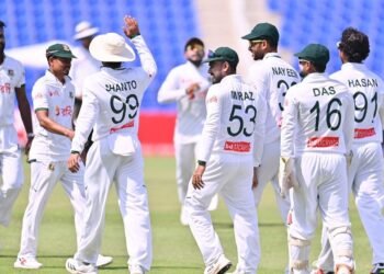 হাসানের পর মুশফিক-শান্তর দাপট, চালকের আসনে বাংলাদেশ