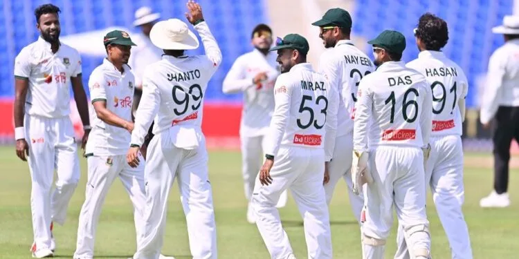 হাসানের পর মুশফিক-শান্তর দাপট, চালকের আসনে বাংলাদেশ